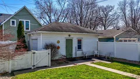Exterior - 123 E Van Buren St, Ottawa, IL 61350 photo 8 of 11