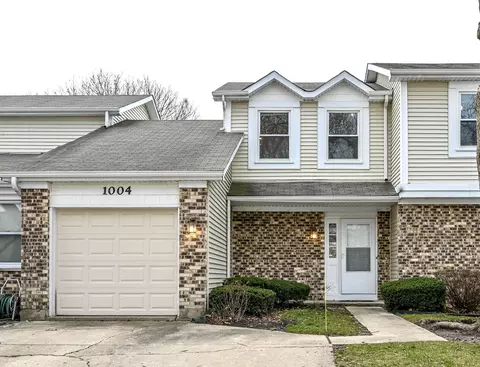 1004 Colony Lake Dr, Schaumburg, IL 60194