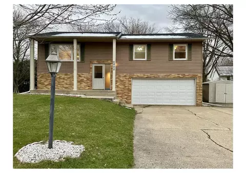 2002 Revere St, Freeport, IL 61032