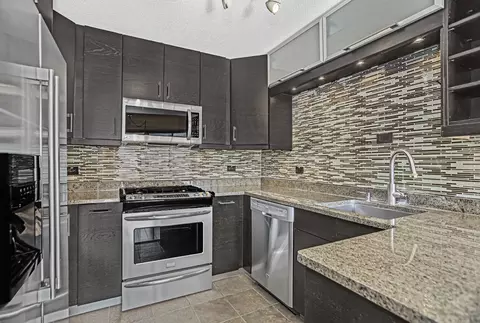 Kitchen - 1720 Maple Ave #2130, Evanston, IL 60201 photo 3 of 3