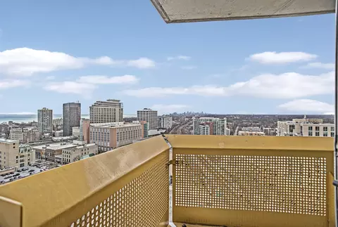 Exterior - 1720 Maple Ave #2130, Evanston, IL 60201 photo 3 of 4