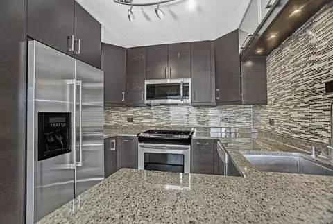 Kitchen - 1720 Maple Ave #2130, Evanston, IL 60201 photo 2 of 3