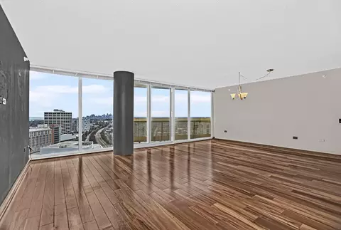 Living - 1720 Maple Ave #2130, Evanston, IL 60201 photo 1 of 4