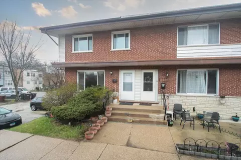 9048 Niles Center Rd, Skokie, IL 60076