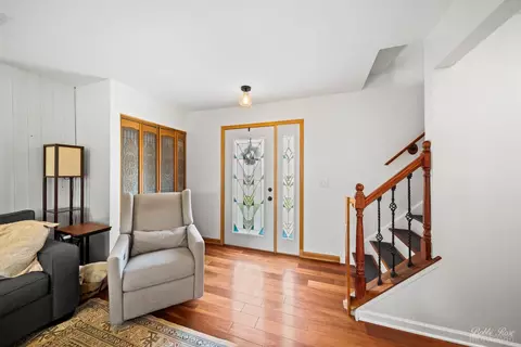 1180 Singleton Dr, Roselle, IL 60172 photo 3