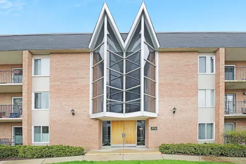 1056 N Mill St #203, Naperville, IL 60563