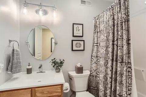 Bath - 822 Coronado Ct, Elgin, IL 60123 photo 2 of 2