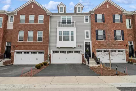 2516 Huntleigh Ln, Woodridge, IL 60517