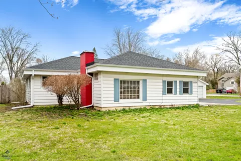 10804 W Edgewood Rd, Beach Park, IL 60087