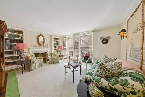 Living - 210 E Pearson St #2D, Chicago, IL 60611 photo 3 of 5