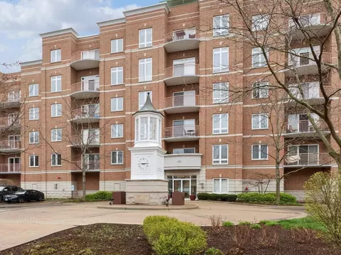 799 Graceland Ave #203A, Des Plaines, IL 60016