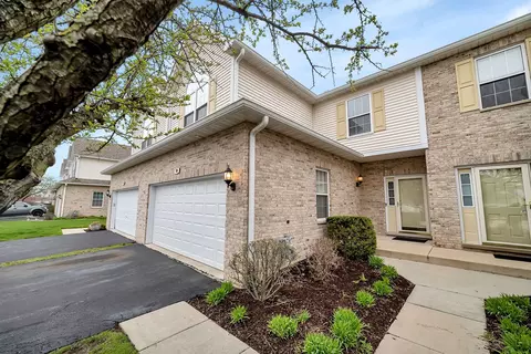 10 Lily Ct, Bolingbrook, IL 60440