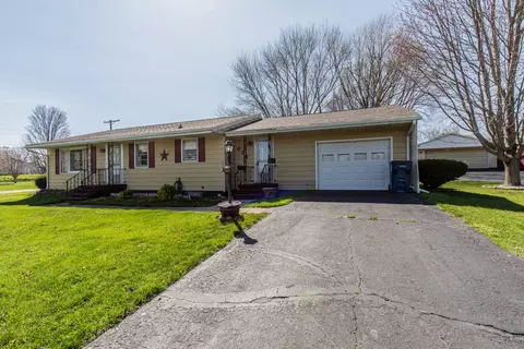 Exterior - 633 S Park St, Sheffield, IL 61361 photo 2 of 12