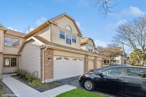 3210 N Carriageway Dr, Arlington Heights, IL 60004