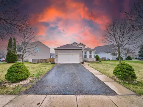 1708 Lake Pointe Dr, Plainfield, IL 60586 photo 2