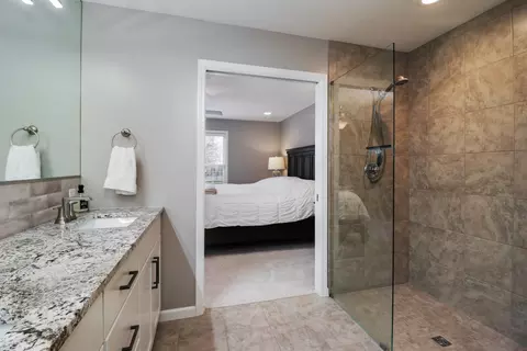 Bath - 1425 Pine Forest Dr, Normal, IL 61761 photo 2 of 5