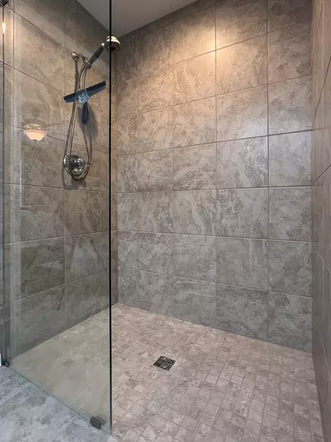 Bath - 1425 Pine Forest Dr, Normal, IL 61761 photo 3 of 5