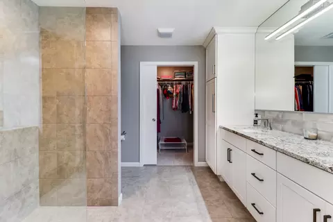 Bath - 1425 Pine Forest Dr, Normal, IL 61761 photo 4 of 5