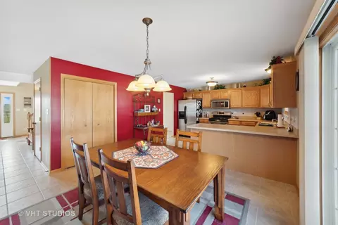 Dining - 1539 Sawgrass Ln, Beecher, IL 60401 photo 2 of 2