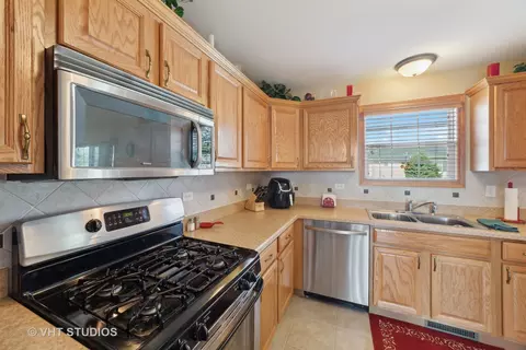 Kitchen - 1539 Sawgrass Ln, Beecher, IL 60401 photo 3 of 3