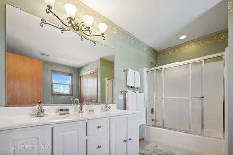 Bath - 1539 Sawgrass Ln, Beecher, IL 60401 photo 1 of 5