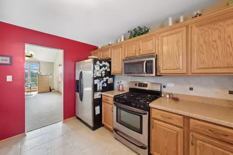 Kitchen - 1539 Sawgrass Ln, Beecher, IL 60401 photo 2 of 3