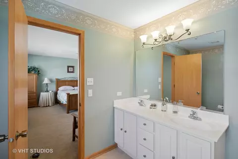 Bath - 1539 Sawgrass Ln, Beecher, IL 60401 photo 2 of 5