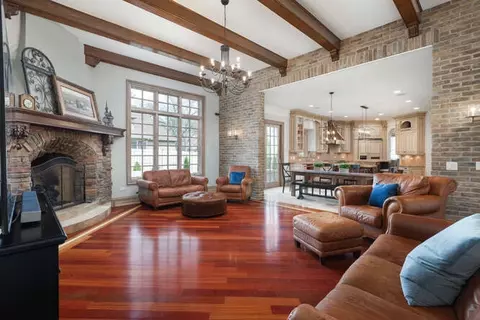 Living - 720 Willow Rd, Naperville, IL 60540 photo 3 of 4