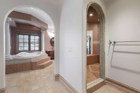 Entry Way - 720 Willow Rd, Naperville, IL 60540 photo 5 of 8