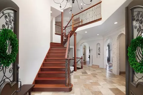 Entry Way - 720 Willow Rd, Naperville, IL 60540 photo 1 of 8