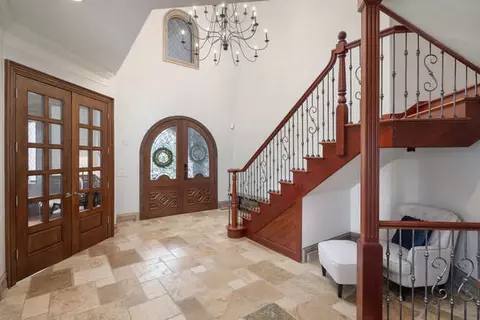 Entry Way - 720 Willow Rd, Naperville, IL 60540 photo 4 of 8