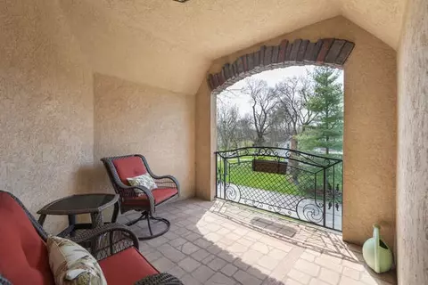 Exterior - 720 Willow Rd, Naperville, IL 60540 photo 3 of 4