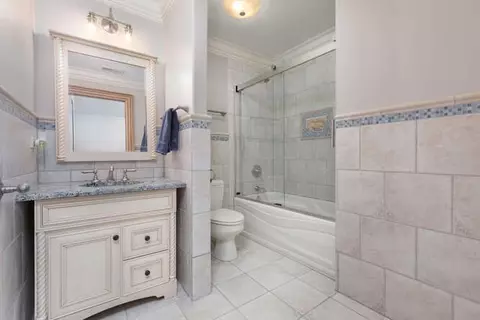 Bath - 720 Willow Rd, Naperville, IL 60540 photo 9 of 9