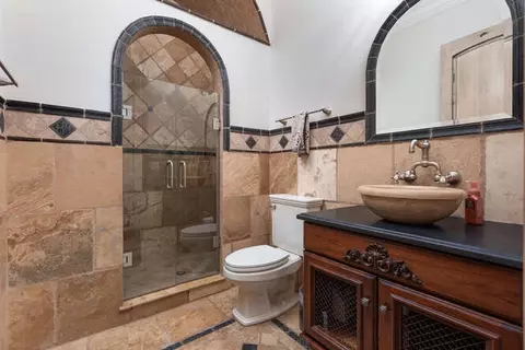 Bath - 720 Willow Rd, Naperville, IL 60540 photo 1 of 9