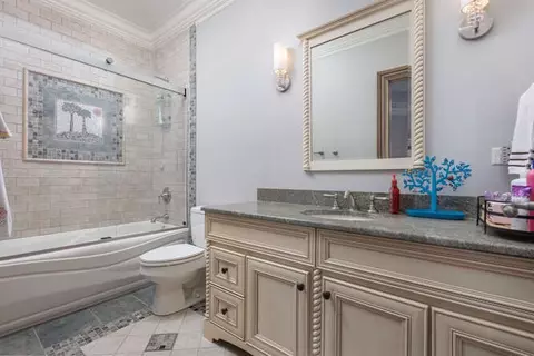 Bath - 720 Willow Rd, Naperville, IL 60540 photo 7 of 9