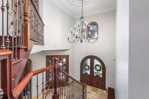 Entry Way - 720 Willow Rd, Naperville, IL 60540 photo 3 of 8