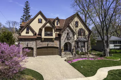 720 Willow Rd, Naperville, IL 60540