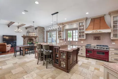 Kitchen - 720 Willow Rd, Naperville, IL 60540 photo 1 of 5
