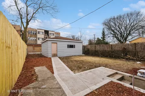 10747 S Forest Ave, Chicago, IL 60628 photo 16