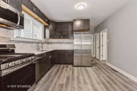 10747 S Forest Ave, Chicago, IL 60628 photo 3