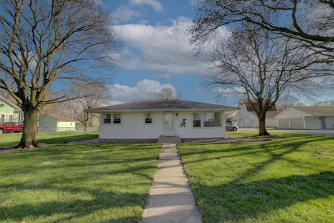 201 Union St, Crescent City, IL 60928