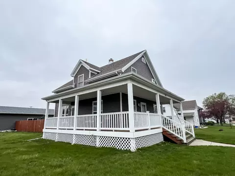 302 W Prairie St, Heyworth, IL 61745
