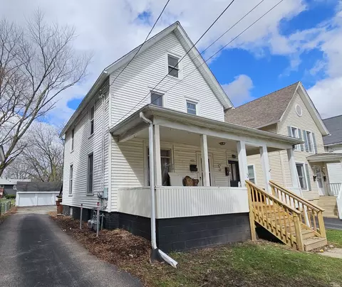 621 Wheeler St, Woodstock, IL 60098