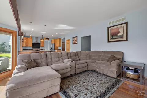 Living - 1485 Stonegate Rd, Algonquin, IL 60102 photo 6 of 7