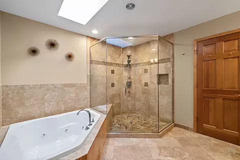 Bath - 1485 Stonegate Rd, Algonquin, IL 60102 photo 4 of 7