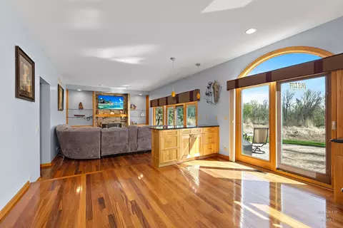 Living - 1485 Stonegate Rd, Algonquin, IL 60102 photo 3 of 7