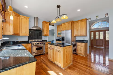 Kitchen - 1485 Stonegate Rd, Algonquin, IL 60102 photo 2 of 3