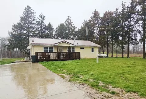 Exterior - 21272 Lyndon Rd, Morrison, IL 61270 photo 2 of 3