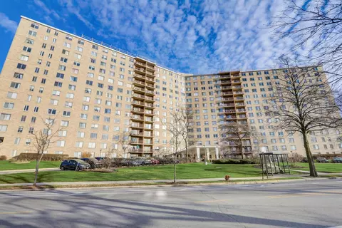6833 N Kedzie Ave #909, Chicago, IL 60645