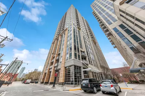 700 N Larrabee St #1605, Chicago, IL 60654